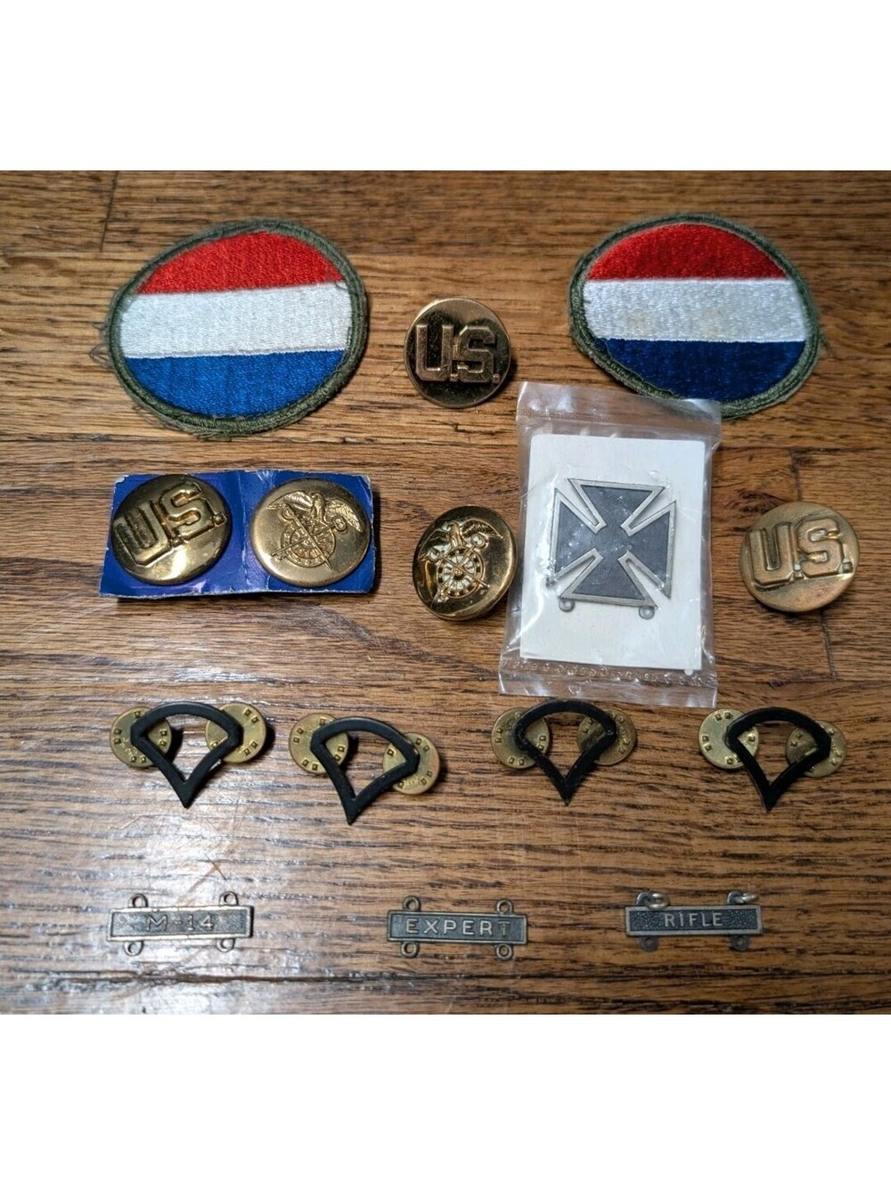 Vintage Lot 15x of US Military WW2 to Korea Era Pins Medals Patches Buttons